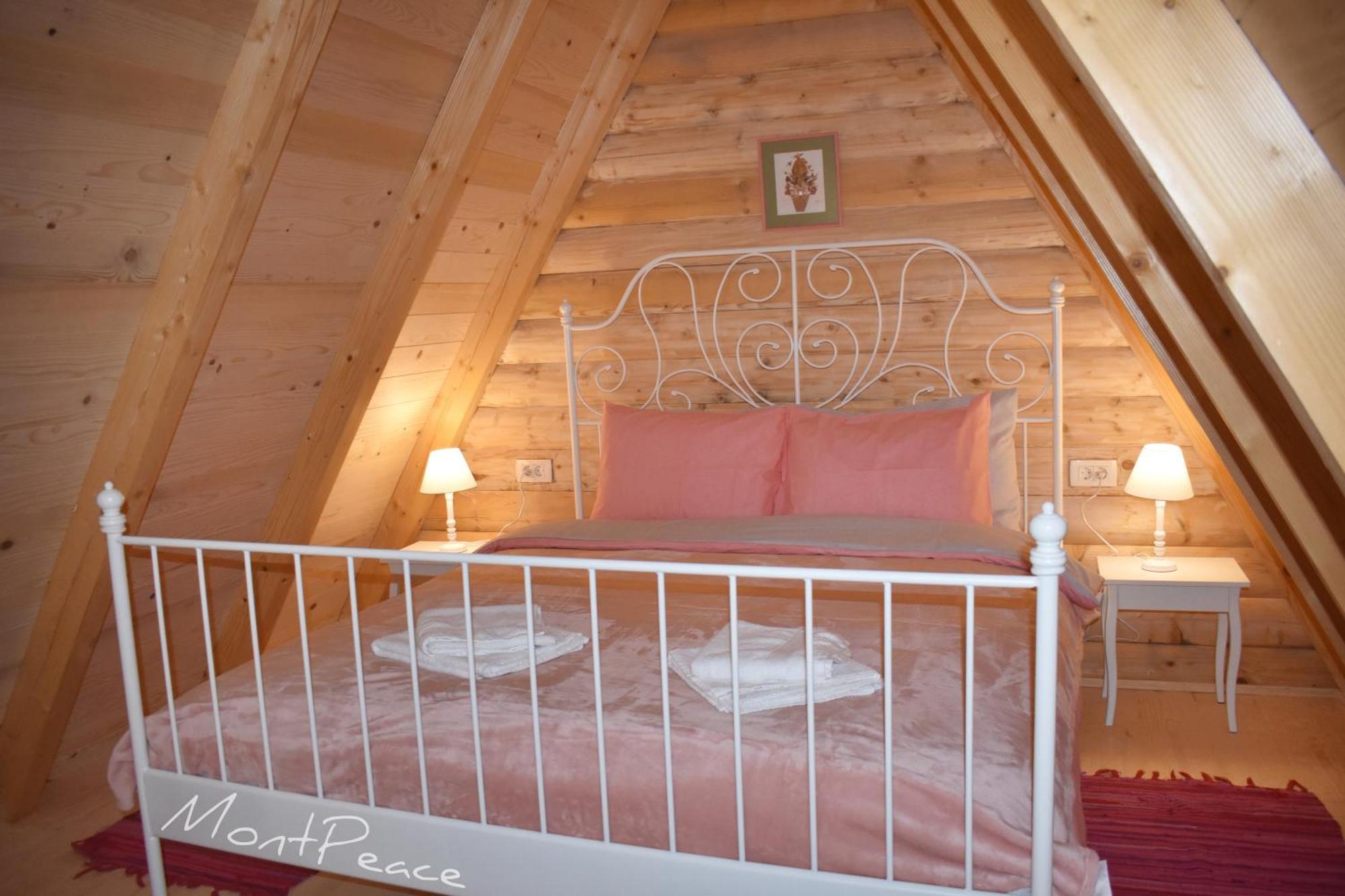 A-frame Mont Peace